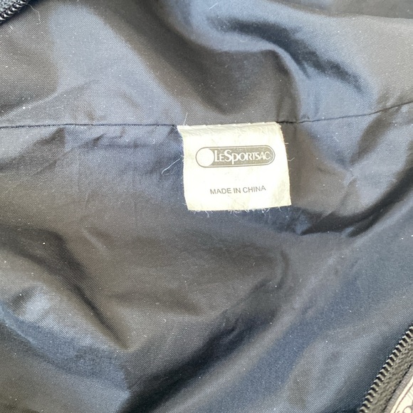 LeSportsac Butterflies print medium size travel/sports Boston’s bag light weight - Picture 9 of 9